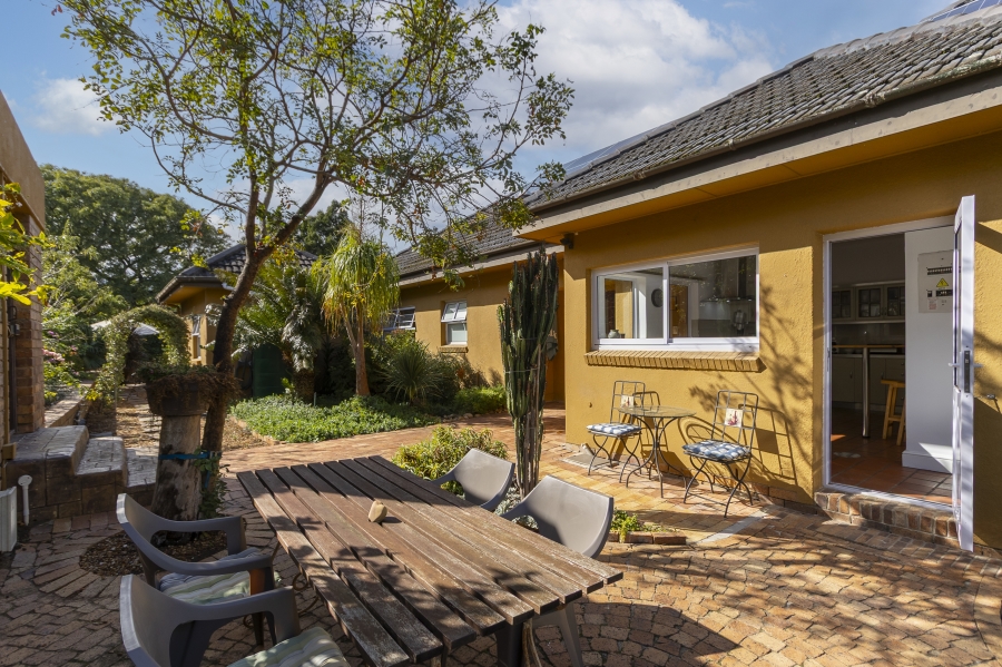 6 Bedroom Property for Sale in Roundhay Western Cape